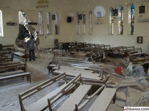 Una delle tante chiese irachene sventrate dalle bombe